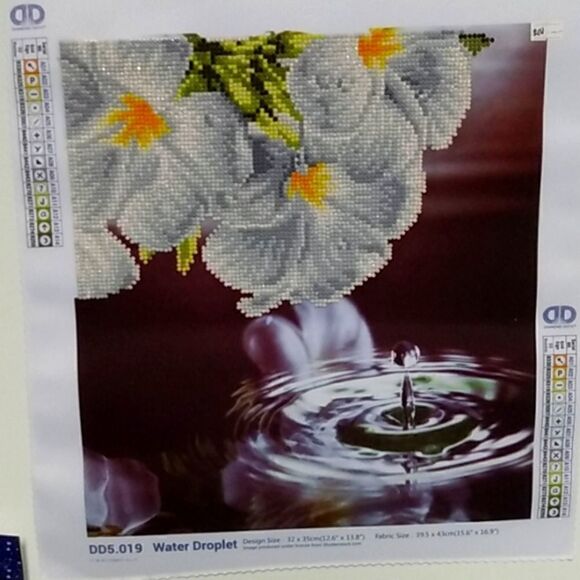 Water droplet diamond painting  - Picture 1 of 1